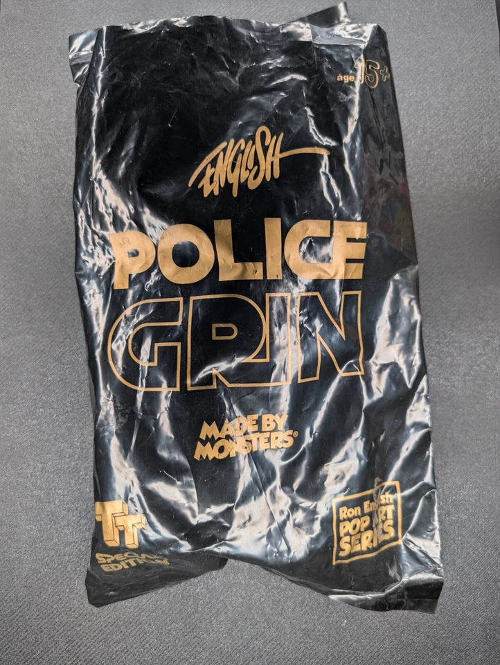 Figura Ron English x Made by Monsters x Toy Tokyo Police Grin NYCC Stormtrooper Foto 2 de 4