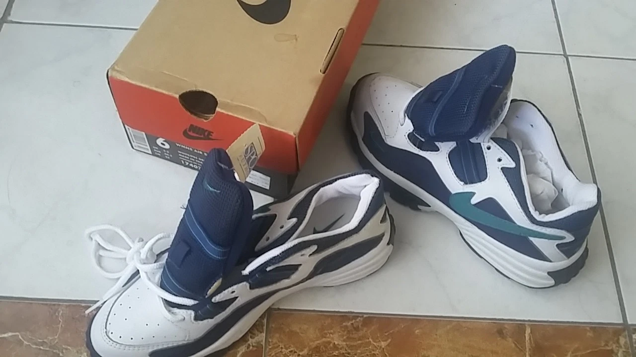 NIB Women's Nike AIR SCREECH II vinatge Nike sneakers size 6 RARE NWT