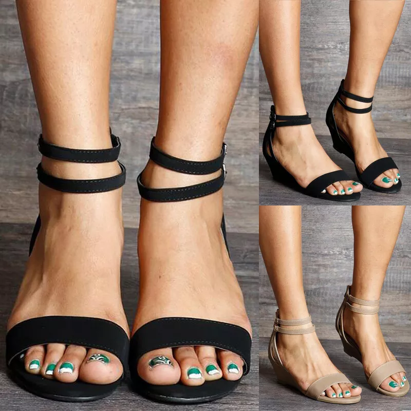 Ankle strap hotsell sandals low heel