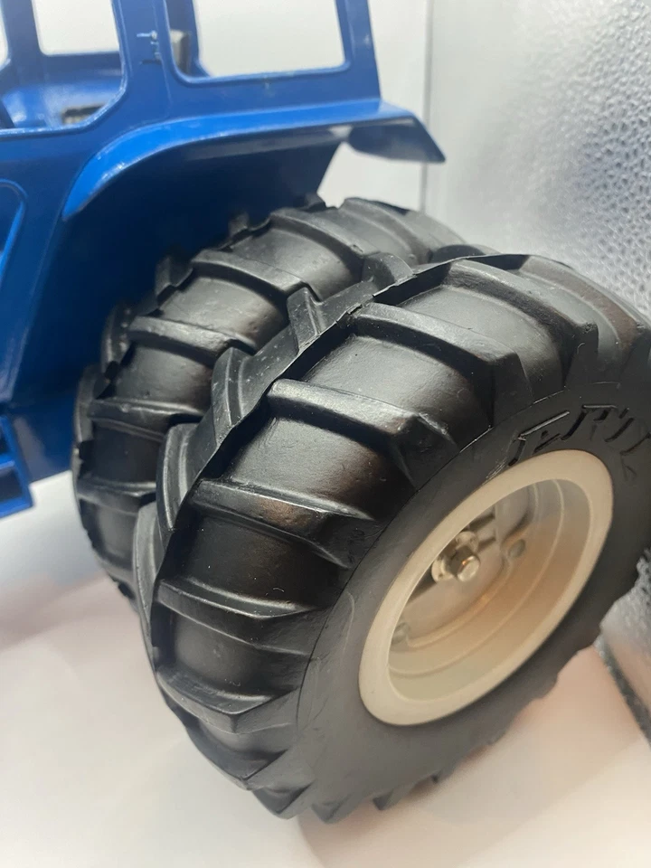 Ertl Ford TW-35 Tractor 1/12 Diecast Toy Large! Blue With Duals - Image 4 of 4