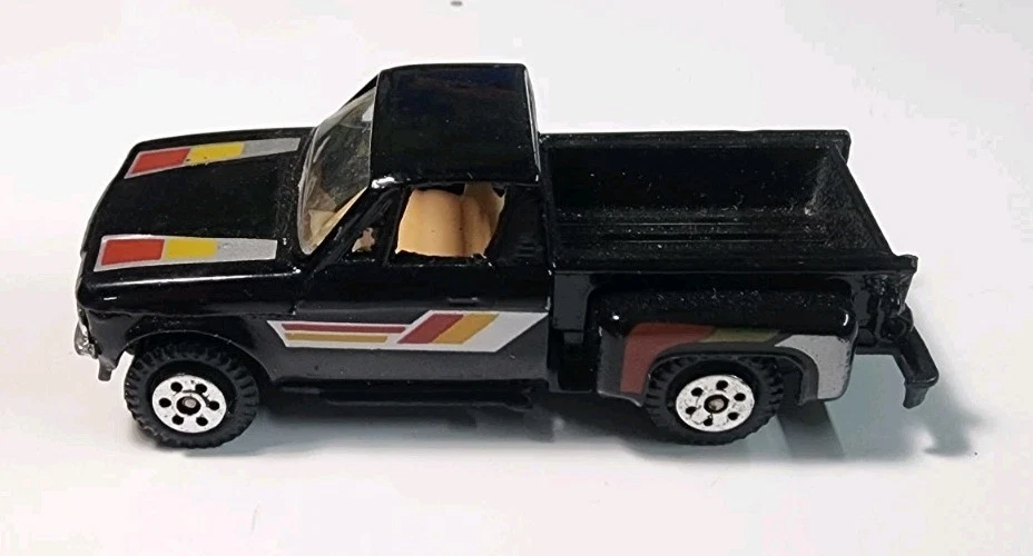 Yatming #1700 Black Chevrolet LUV Stepside Pickup 1/64 Diecast Chevy Truck - Image 4 of 4
