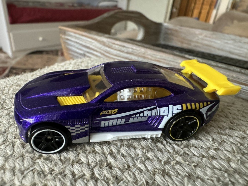 Mattel  2010 Matchbox 2011 Chevy Camaro Purple Race Car Toy 1:64 Diecast LOOSE