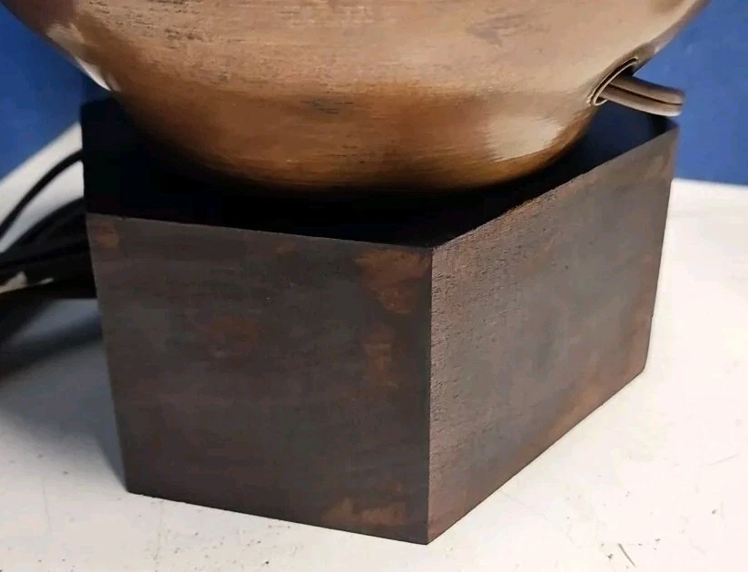 Urna de cobre estilo artes e ofícios e base de madeira hexágona maciça lâmpada de destaque 18" - Imagem 2 de 4