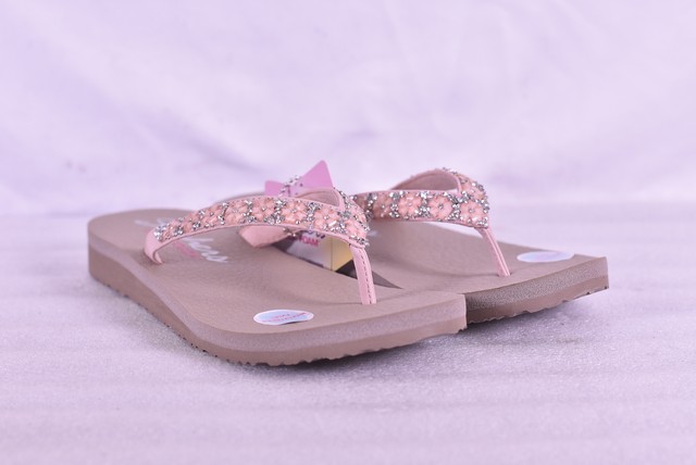 Pin en From slippers to heels