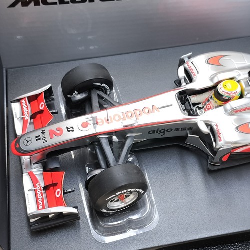 MINICHAMPS 1/18 Vodafone McLaren MP4-25 Lewis Hamilton #2 2010 530101802 - Picture 3 of 20