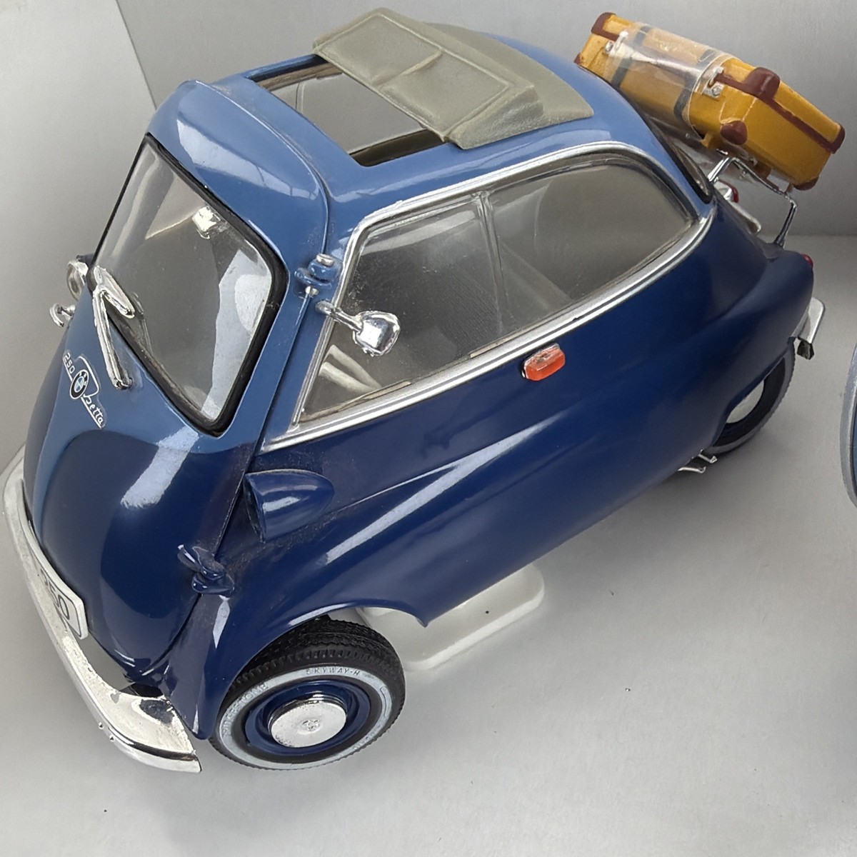 BMW Isetta & Camping Trailer 1:18 Scale Blue 1955-1962 Diecast