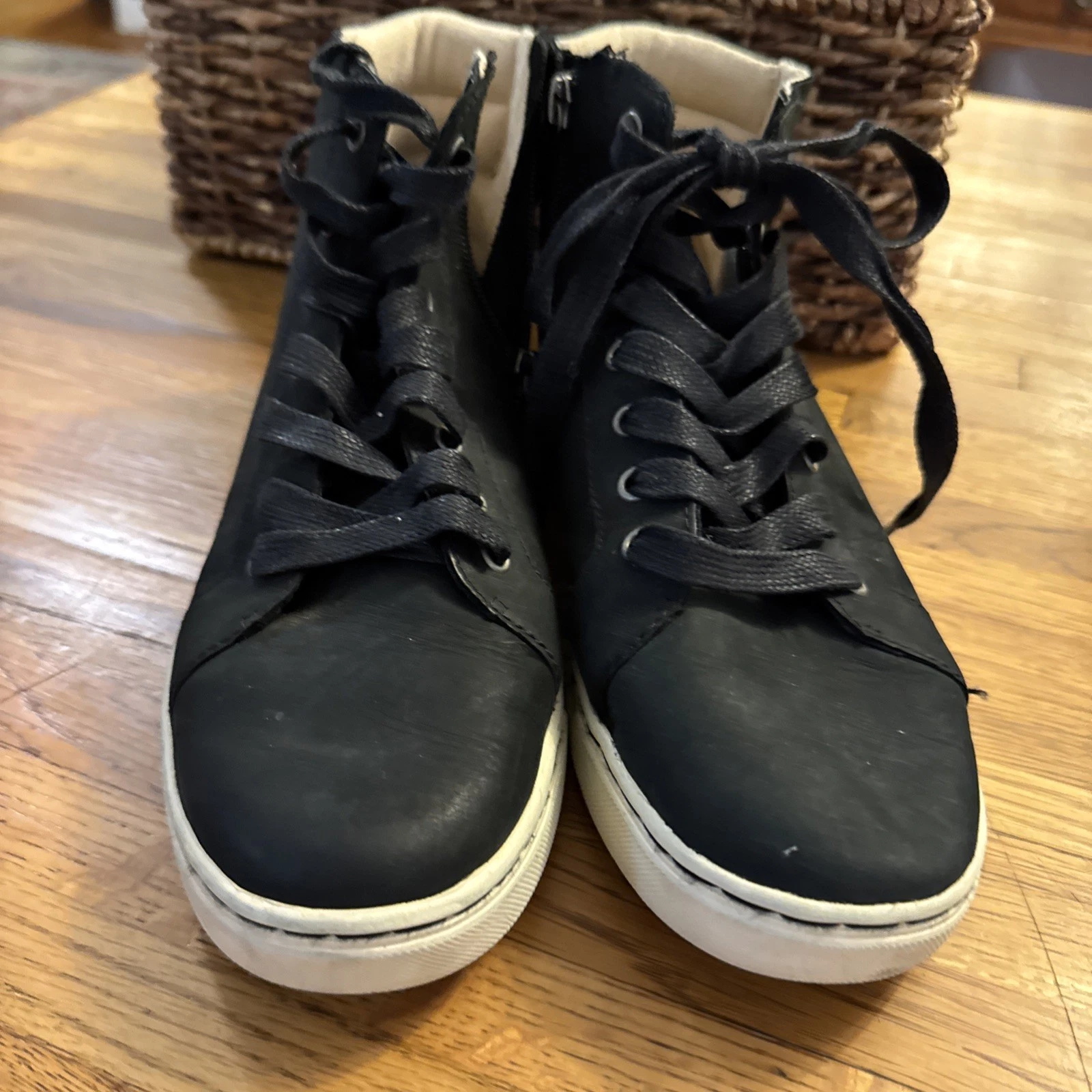 Scarpe da ginnastica Ugg Gradie Hi Top stringate in pelle nera da donna taglia 8