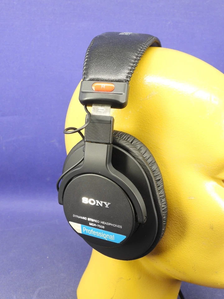 Sony MDR-7506 Headphones Professional Studio Headphone Monitor Cable Closed - Image 2 of 4