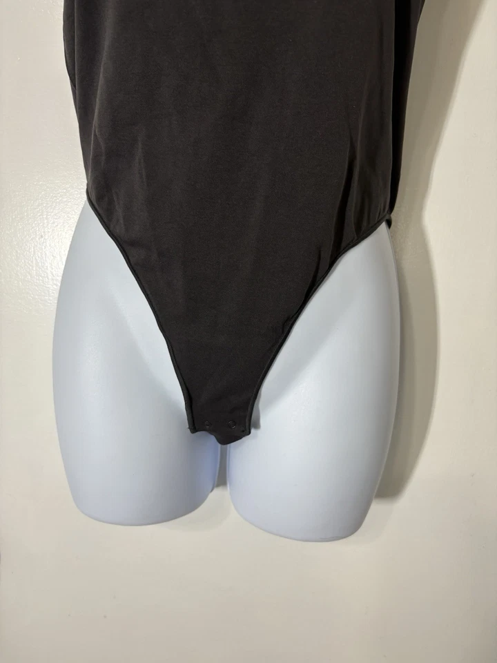 Body SKIMS para mujer se adapta a todos cuello cuadrado sin mangas gris oscuro talla 2X/3X Foto 3 de 4
