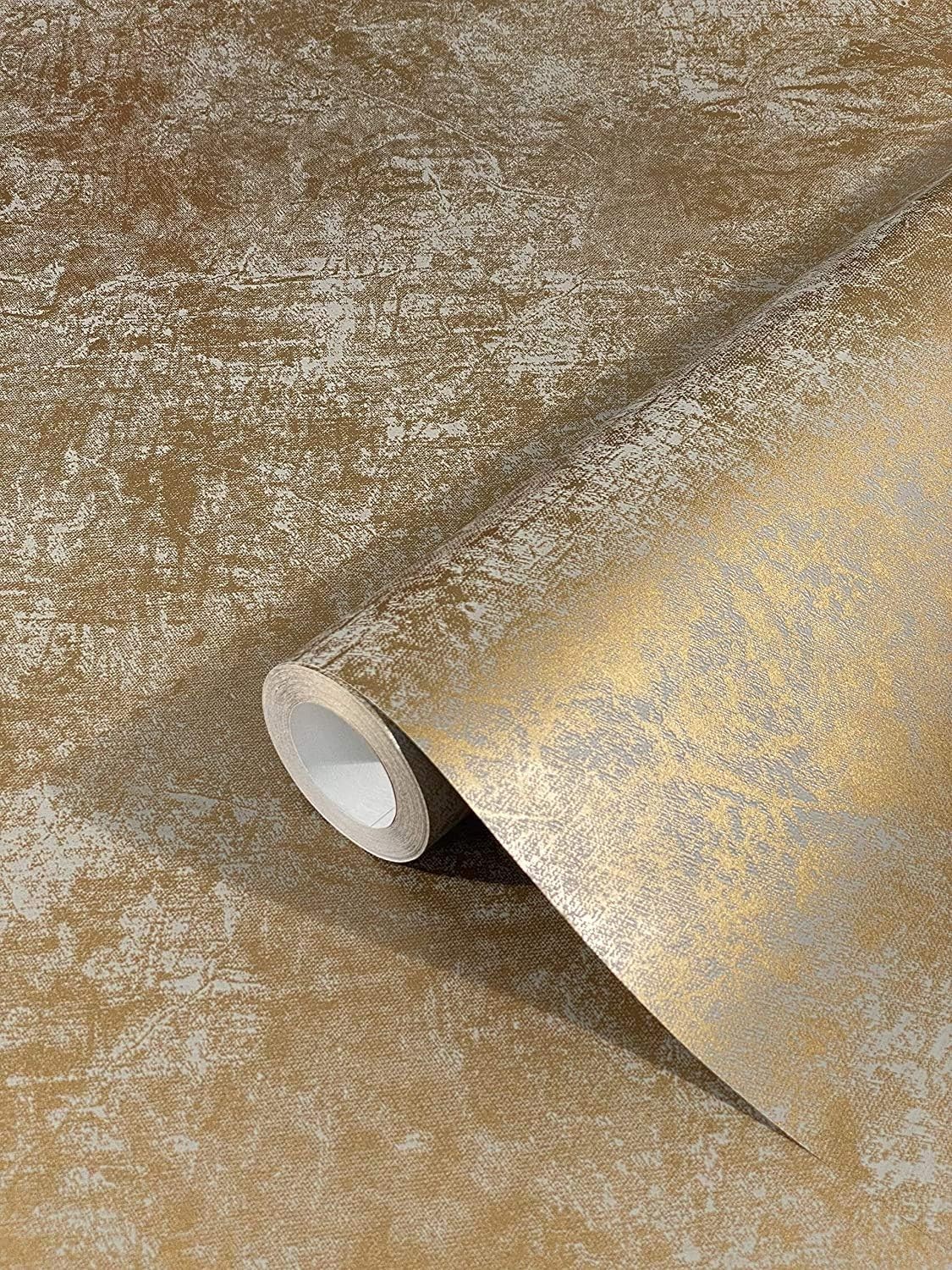 Papier peint doré métallisé industriel pour créer une chambre contemporaine