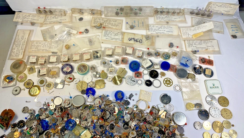 LARGE MIXED LOT OF VINTAGE WATCH PARTS, ROLEX DIALS, WATCH REPAIR STEAMPUNK ART - Image 3 of 4