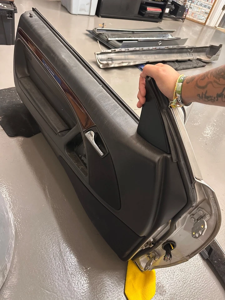 Mercedes-Benz SL500 1997 (R129) puerta lateral plateada del conductor Foto 3 de 4