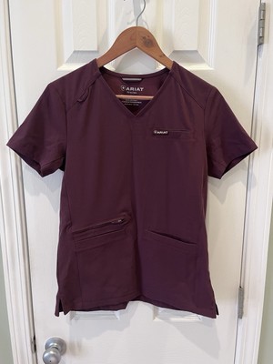 Ariat Clara 6 Pocket Scrub Top Winetasting Women s XS Style 10039713