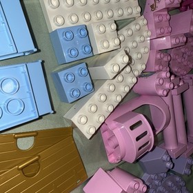 LEGO DUPLO Cinderellas Castle 6154, Incomplete lot of 72 Pieces  Of 77  A6