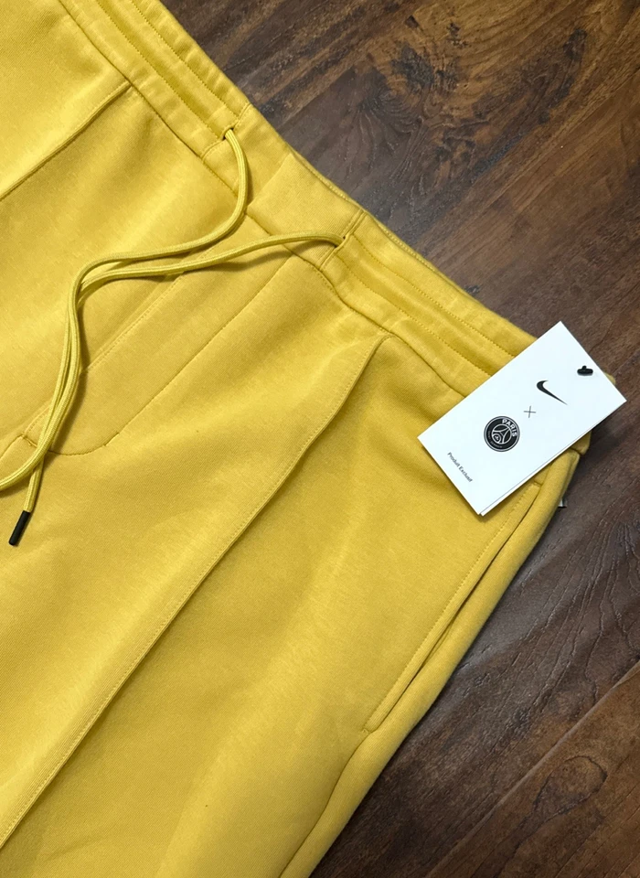 Calça masculina nova com etiquetas Nike PSG Tech fleece sob medida empilhada perna reta FQ7796 L. F3 - Imagem 2 de 4