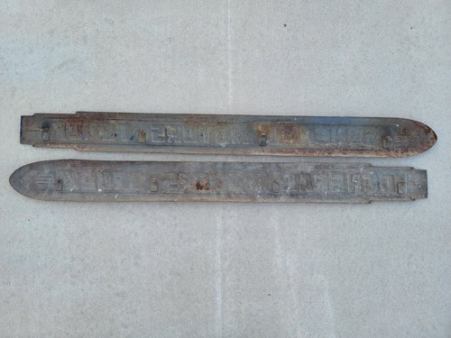 Original 1938-1946 GMC Pickup Truck Hood Side Emblem Molding Trim Pair GM OEM - Foto 8 di 12