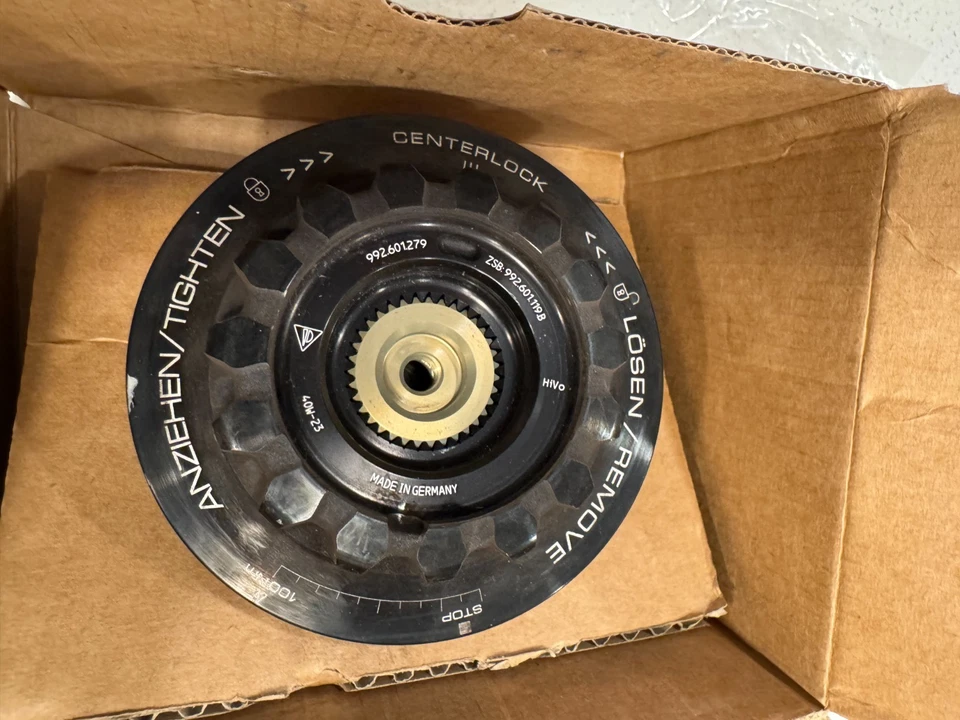 OEM Part Genuine Porsche 992 911 Center Lock Wheel Bolt Lug Nut GT3 RS Turbo S T — 第 3/4 张图片