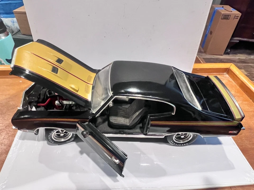 1971 Buick GSX, масштаб 1:18, ERTL лицензированный GM черный с золотом. БЕЗ КОРОБКИ - Изображение 2 из 4