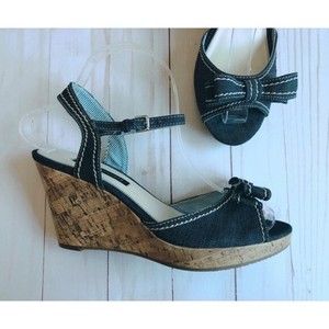 tommy hilfiger shoes with bows on front