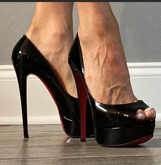 louboutin peep toe