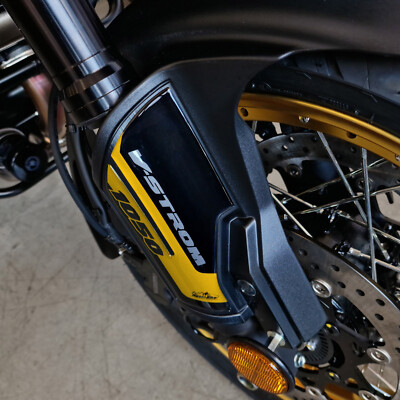 3D AUFKLEBER SCHUTZBLECHE KOMPATIBEL MIT SUZUKI V-STROM 1050 XT 2022 GOLD