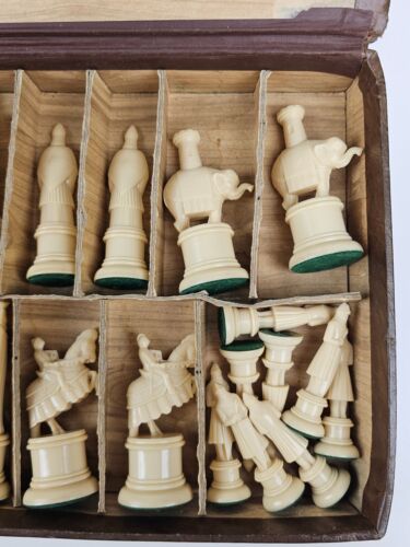 Set scacchi 32 pezzi replica figure XI secolo rosso e avorio Kingsway fiorentino - Foto 4 di 15
