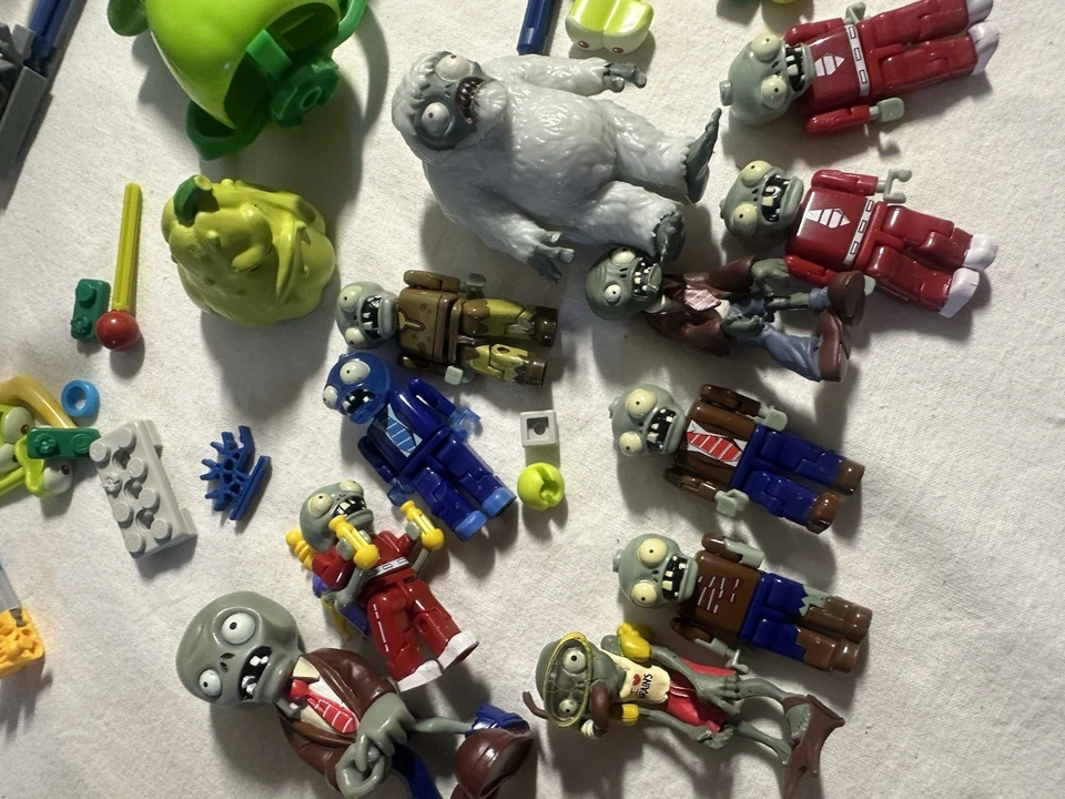 Plants Vs Zombies K’nex JetPack Zombie Attack Knex Extra Zombies Toy Set - Image 2 of 4