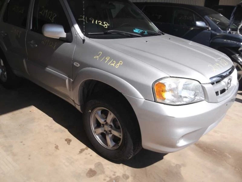 (LOCAL PICKUP ONLY) Rear Bumper Painted Smooth Finish Fits 05-06 MAZDA TRIBUTE 3 Foto 2 de 4