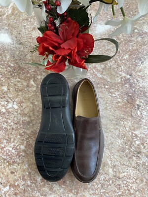 Cole Haan Men display picture 2