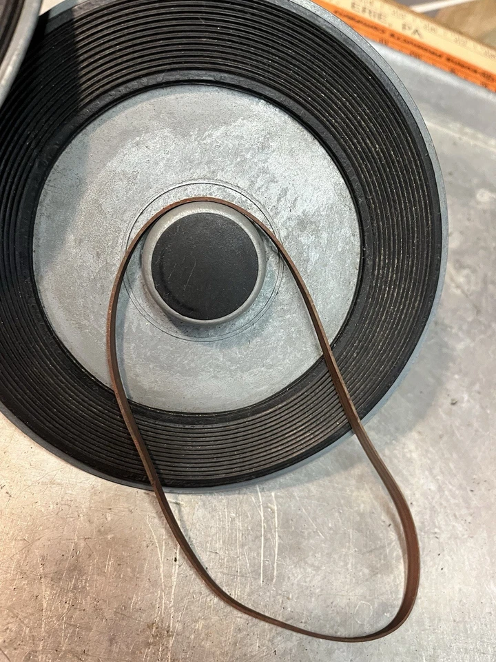 Rowe R-83 Jukebox Turntable With Rubber Band - Image 2 of 4