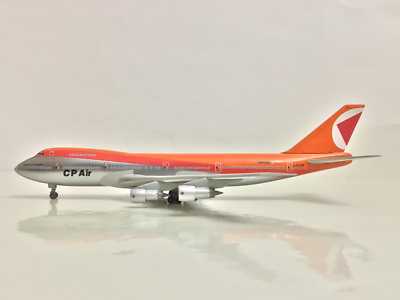 Dragon 1:400 CP AIR Boeing 747-200 # C-FCRB 