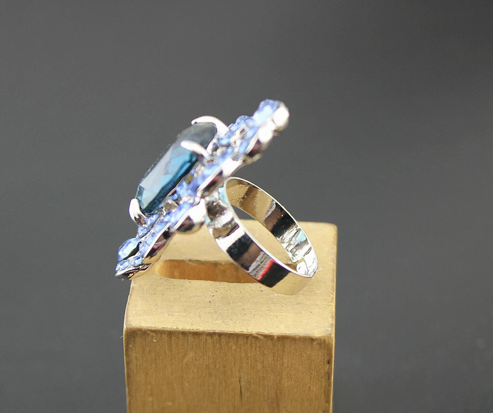 Wholesale Jewelry Bulk Lots 43pcs Assorted Oversize Glass Women Party Rings - Image 3 of 4