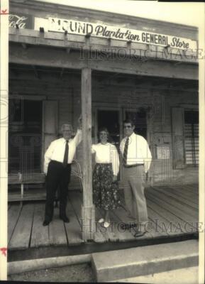 1986 Press Photo Claude Clarke and Friends at Mound Old Store in Louisiana 