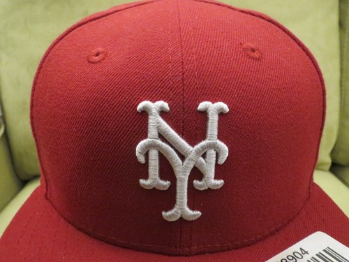 New Era NY Mets Cardinal Sombrero Ajustado Rojo, Logotipo Gris, Talla 7 5/8 - Imagen 2 de 17