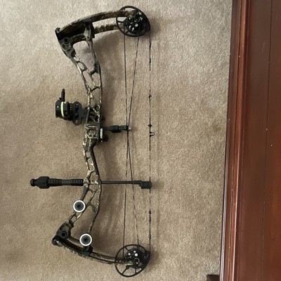 Bowtech Solution SD Rh With Trophy Ridge Quiver And 4 Arrows LOADED