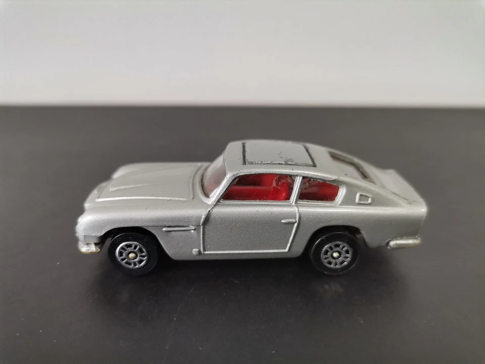 CORGI JUNIORS ASTON MARTIN DB6 - Immagine 2 di 4