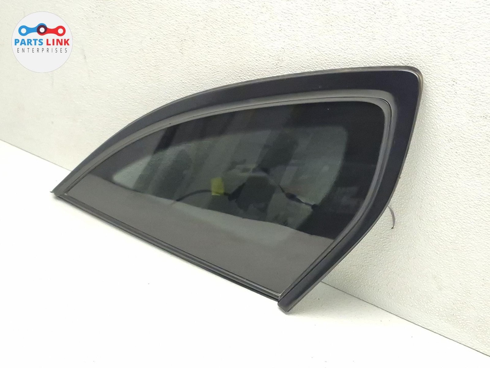 2016-20 BENTLEY BENTAYGA REAR LEFT QUARTER GLASS VENT CORNER WINDOW BLACK TRIM