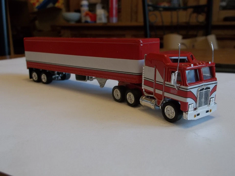 Movie Trucks - Matchbox Ultra Kenworth - BJ & the Bear Truck - Custom 1/80 - Image 2 of 4