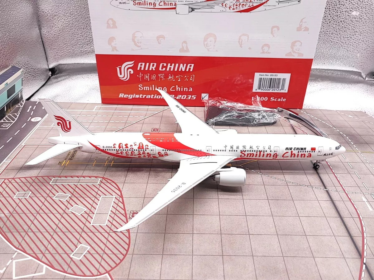 Phoenix Models 1:200 Air China B777-300ER (Smiling China Livery) B