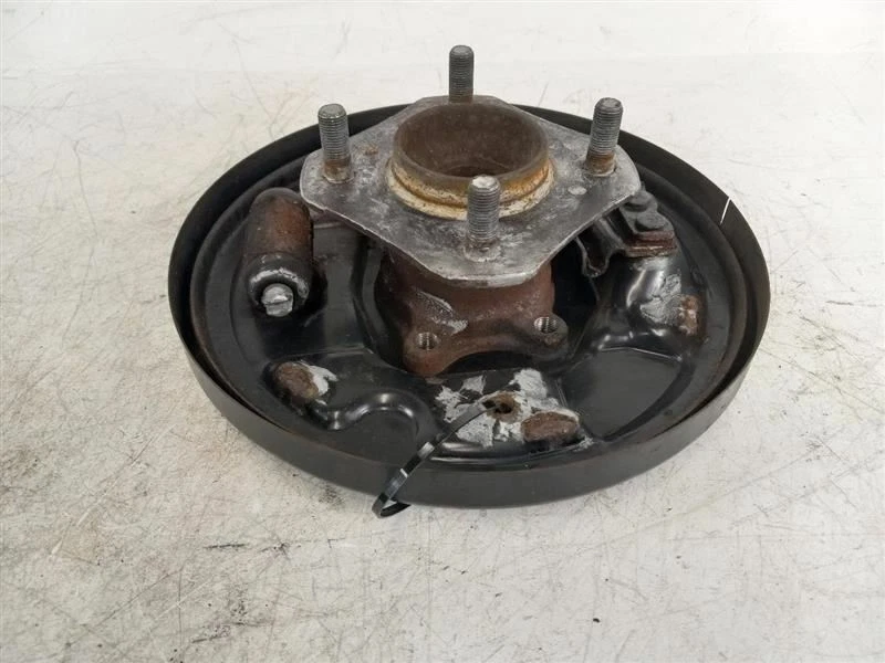 Nissan Sentra 2010 eje trasero derecho nudillo Foto 2 de 4