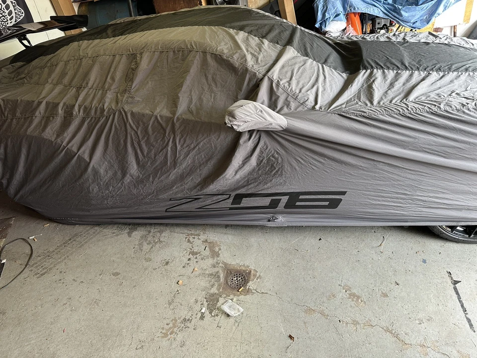 Car Cover in Gray and Black with Z06 Logo - Image 4 of 4