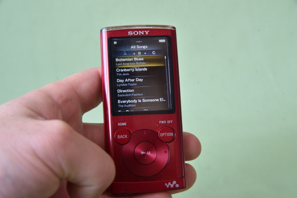 【中古】Portable MP3 CD Player Red Nice】SONY WALKMAN NWZ-E453 Digital Media Player 4GB Red - Perfect