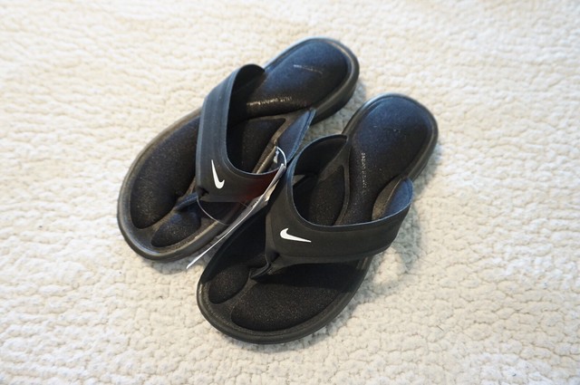 nike comfort flip flops size 8