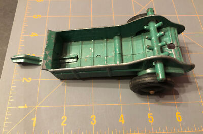 Vintage HUBLEY Toys 6  Green Manure Spreader #50
