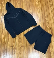 Nike Sportswear Tech Fleece Black Tracksuit Men’s Medium Sweatshirt Shorts Set