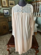 Shadowline Nightgown Womens Medium Pink Nylon Lace Pearl Buttons