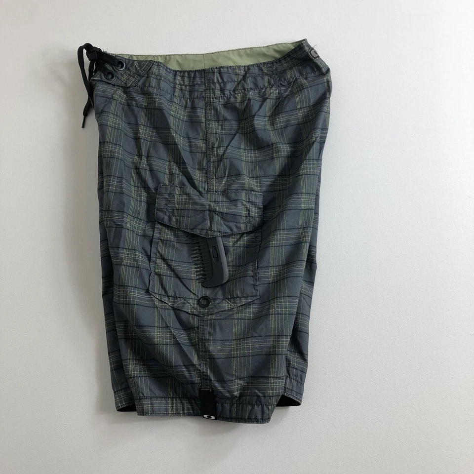 Pantalones cortos de carga Oakley para hombre talla 30 verde a cuadros Foto 3 de 4