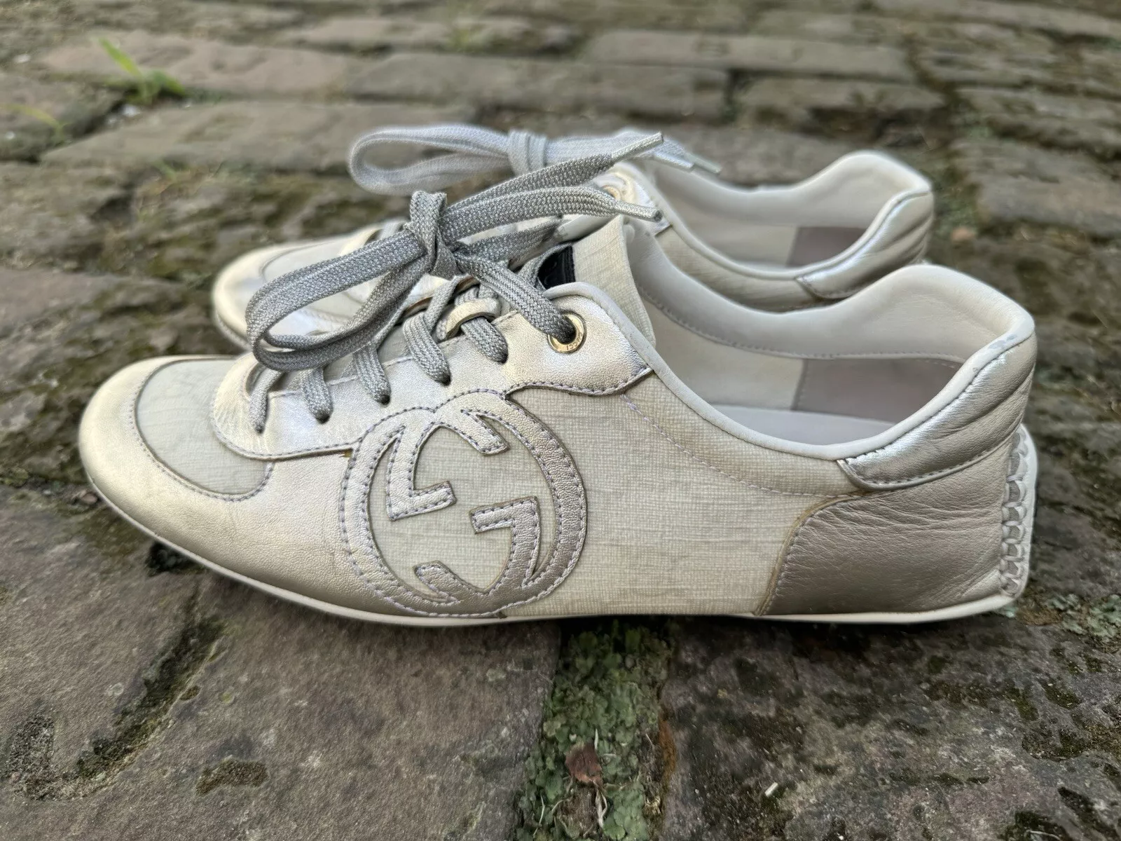 Baskets imbriquées Gucci en cuir argent/blanc et toile suprême GG (193267)