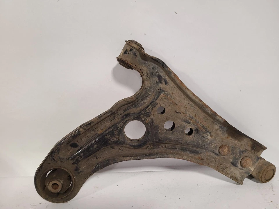 Brazo de control inferior inferior delantero izquierdo usado se adapta a: Chevrolet Aveo 2009 delantero Le Foto 2 de 4