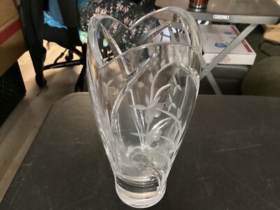 Very Nice-Looking Etched Crystal Vase w/Tulip Top Design
